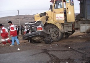 یک کشته و یک مصدوم در اثر برخورد خودرو سبک با تریلر