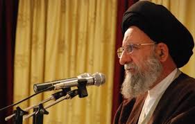 امام جمعه گرگان؛ انقلاب اسلامی را با چنگ و دندان حفظ کنید