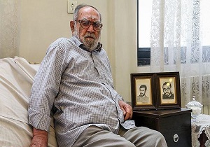 لبخند پدر در لحظه دیدار با پیکرهای فرزندان شهیدش