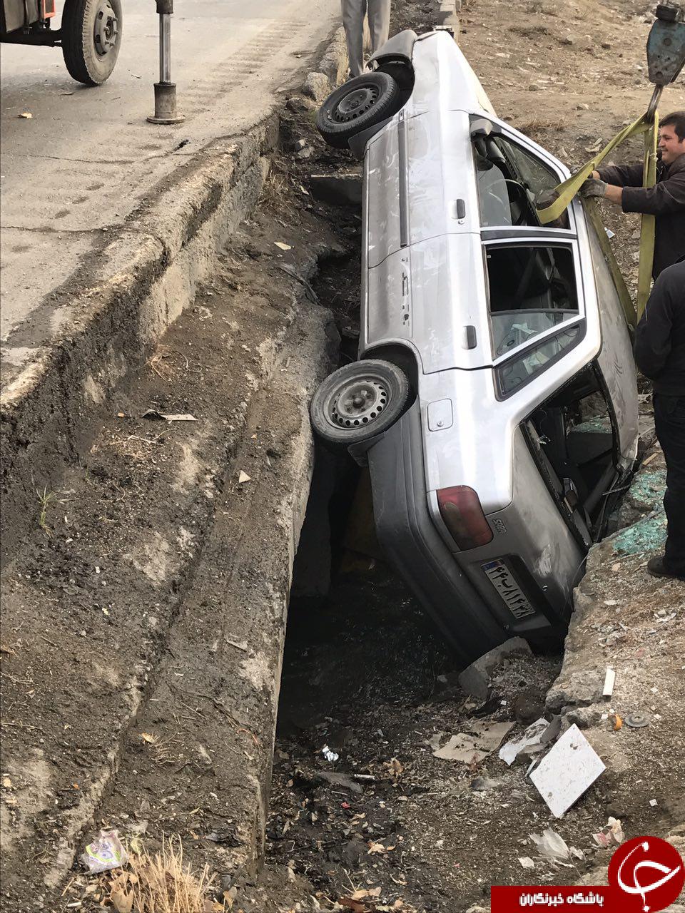 ایمن نبودن جاده باعث واژگونی پراید شد + فیلم و عکس