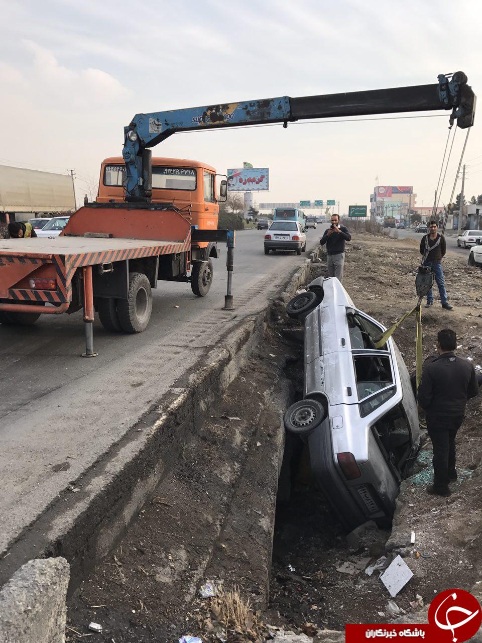 ایمن نبودن جاده باعث واژگونی پراید شد + فیلم و عکس
