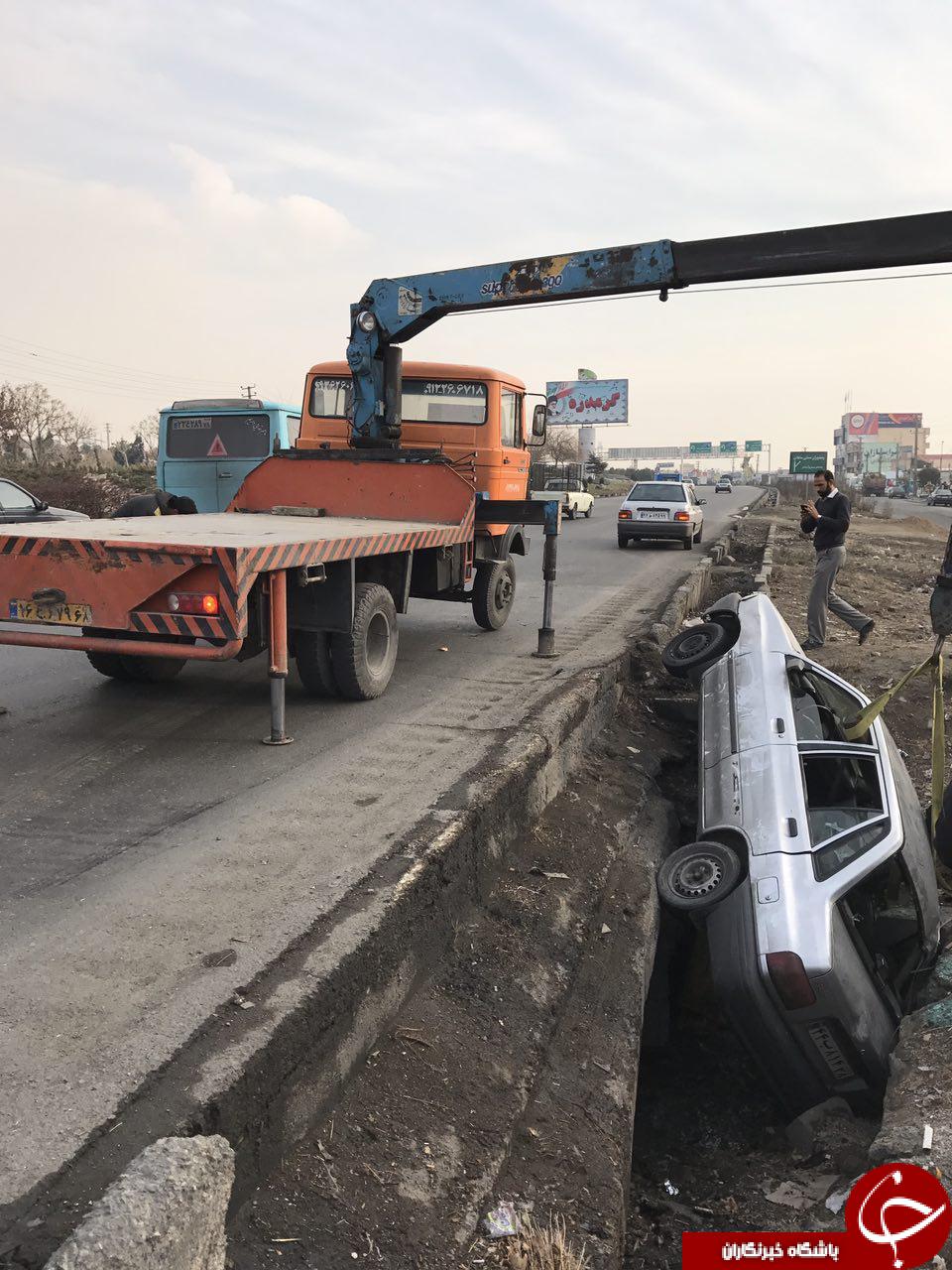 ایمن نبودن جاده باعث واژگونی پراید شد + فیلم و عکس