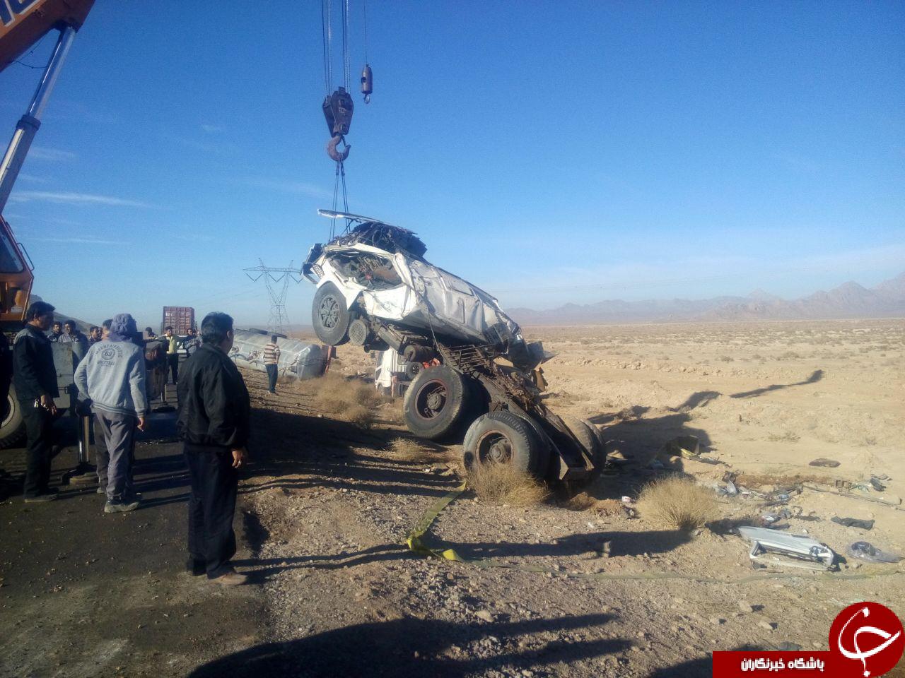 تصادف تریلی با کامیون یک کشته برجای گذاشت + تصاویر