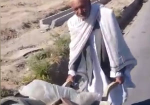 گلایه پیرمرد زاهدانی از صف طولانی گاز + فیلم