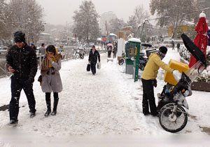 جمعه تهران برف می بارد/ گروههای حساس به آلودگی هوا از یکشنبه تهران را ترک کنند