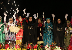 از رونمایی تمبر جشنواره تا دعوت یک نمایش به جشنواره مبارک