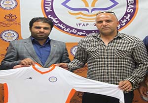 سیانکی سرمربی تیم فوتبال شهرداری بندرعباس شد