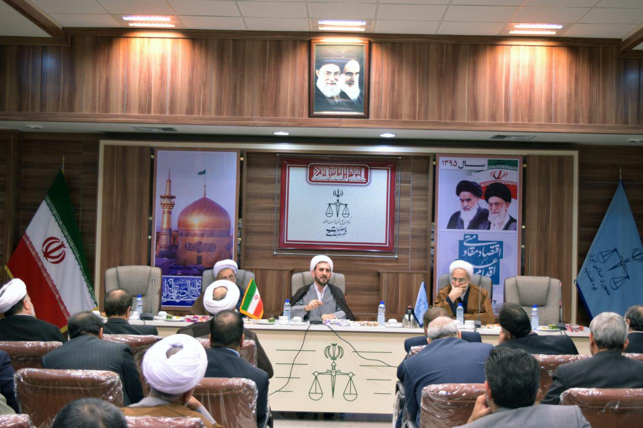 تخریب ارکان و شخصیت های نظام از اهداف نفاق مدرن است