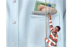 ظهور پدیده ای به نام &laquo;خود عابربانک پنداری&raquo; در جوانان/ پدر یا عابر بانک؟