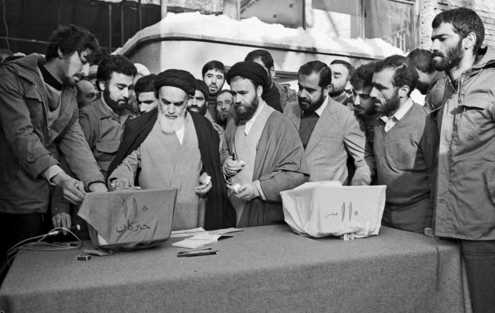19 آذر؛ یادآور اولین انتخابات مجلس خبرگان رهبری در سال1361