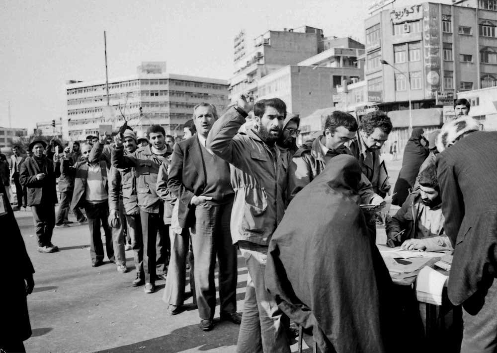 19 آذر؛ یادآور اولین انتخابات مجلس خبرگان رهبری در سال1361+ تصاویر