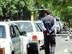 پارکبانان چالش خیابان&zwnj;های تهران/ فعالیت قانونی اما غیرقانونی پارکبانان