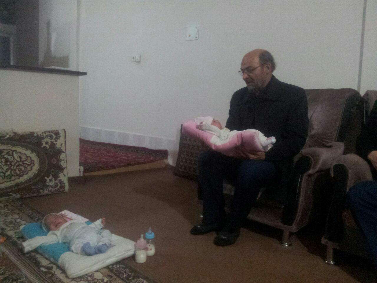 والدین سه قلوهای مشهدی صاحب خانه شدند + تصاویر
