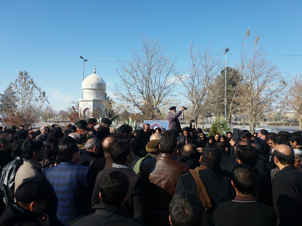 تشیع و به خاک سپاری شاعربرجسته مشهدی در آرامگاه فردوسی
