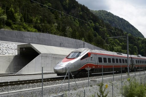 خدمات&zwnj;رسانی ریلی طولانی&zwnj;ترین تونل دنیا آغاز شد