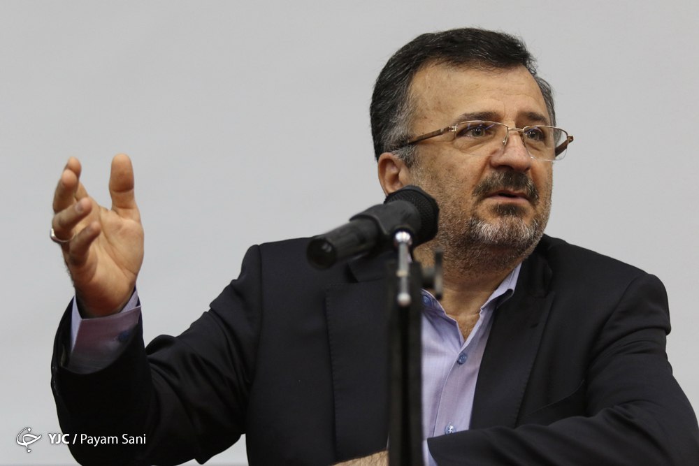 داورزنی تماشاگر دیدار پیکان و بانک سرمایه شد