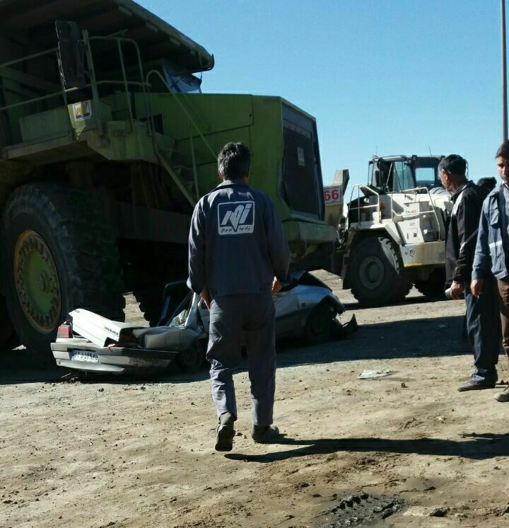 پژو 405زیرچرخ های غول معدن له شد پژو 405زیرچرخ های غول معدن له شد