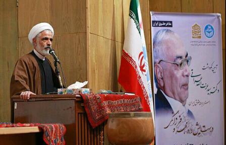 نکوداشت عالمان واندیشمندان، نکوداشت نقش علم در جامعه بشری است/متاسفانه عرصه سیاست و رسانه ای کشور اخلاق مدار نیست