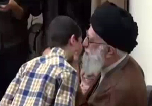 نماهنگ دیدار خانواده‌های شهدای مدافع حرم با رهبر انقلاب + فیلم