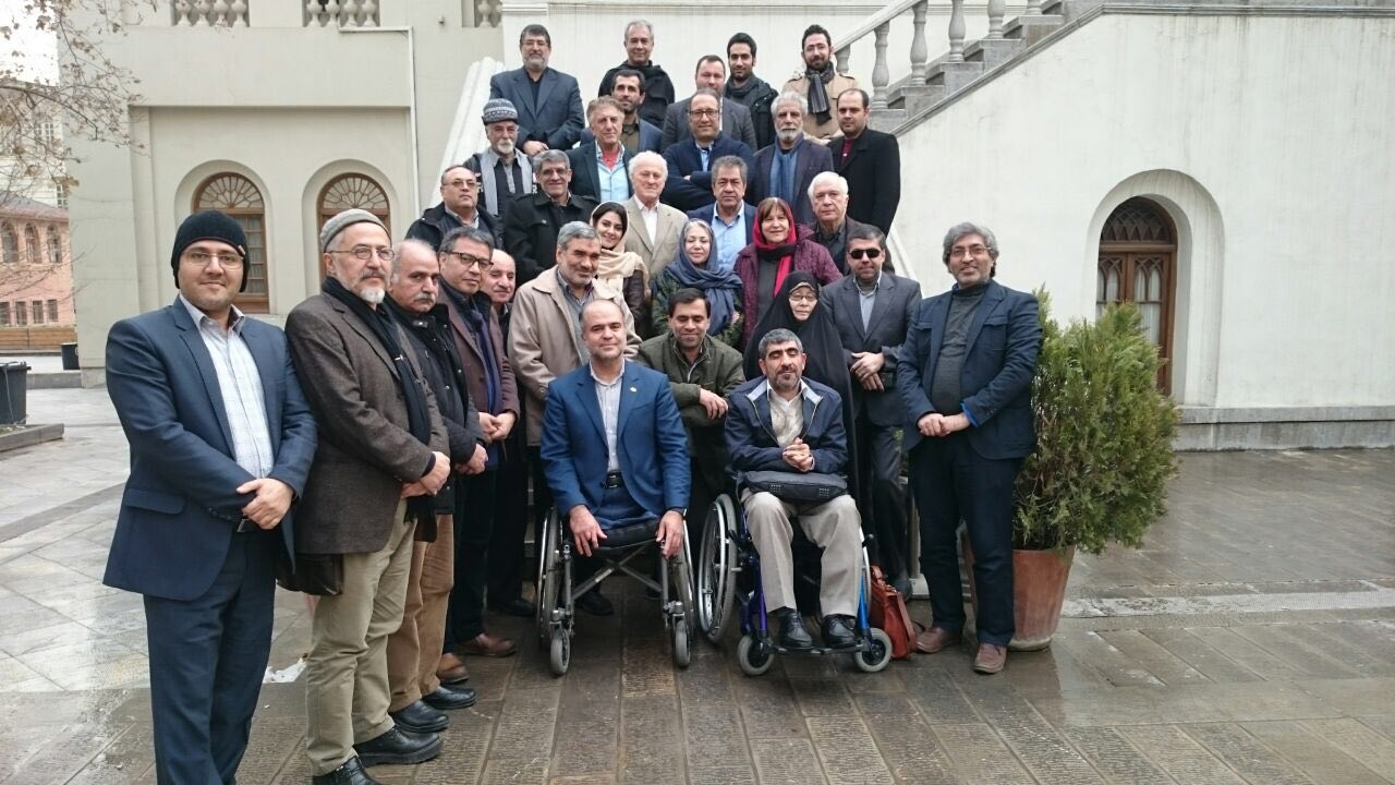 پزشک معالج جانبازان شیمیایی ایرانی در موزه سینما تقدیر شد/ سپاس از یک عمر انسانیت