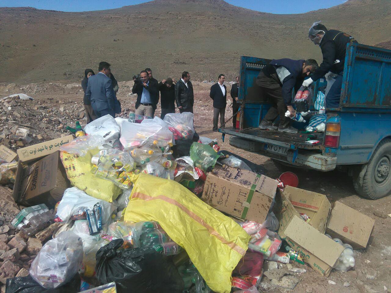کشف و ضبط 17 تن انواع مواد غذایی غیرقابل مصرف و غیربهداشتی