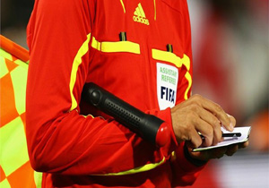 قضاوت داور مازندرانی در بازی استقلال تهران و پدیده مشهد