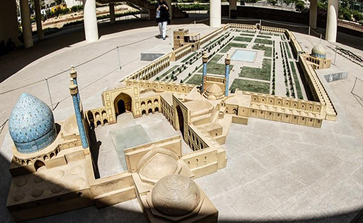 در تهران، به تخت جمشید بروید!