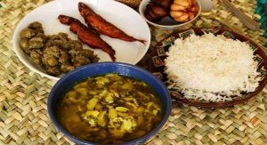 برپایی سفره غذاهای محلی در رودسر