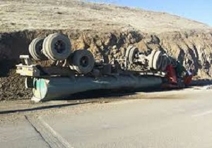 واژگونی تانکر درمحور دیواندره به سقز