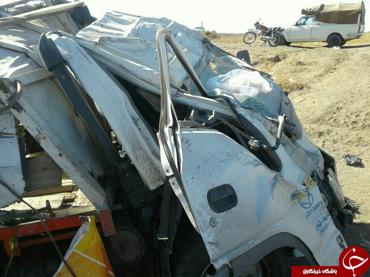 واژگونی کامیون حمل میوه در جاده بجنورد - مشهد + تصاویر