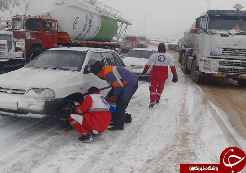 امداد رسانی به 157خودروی گرفتار در برف