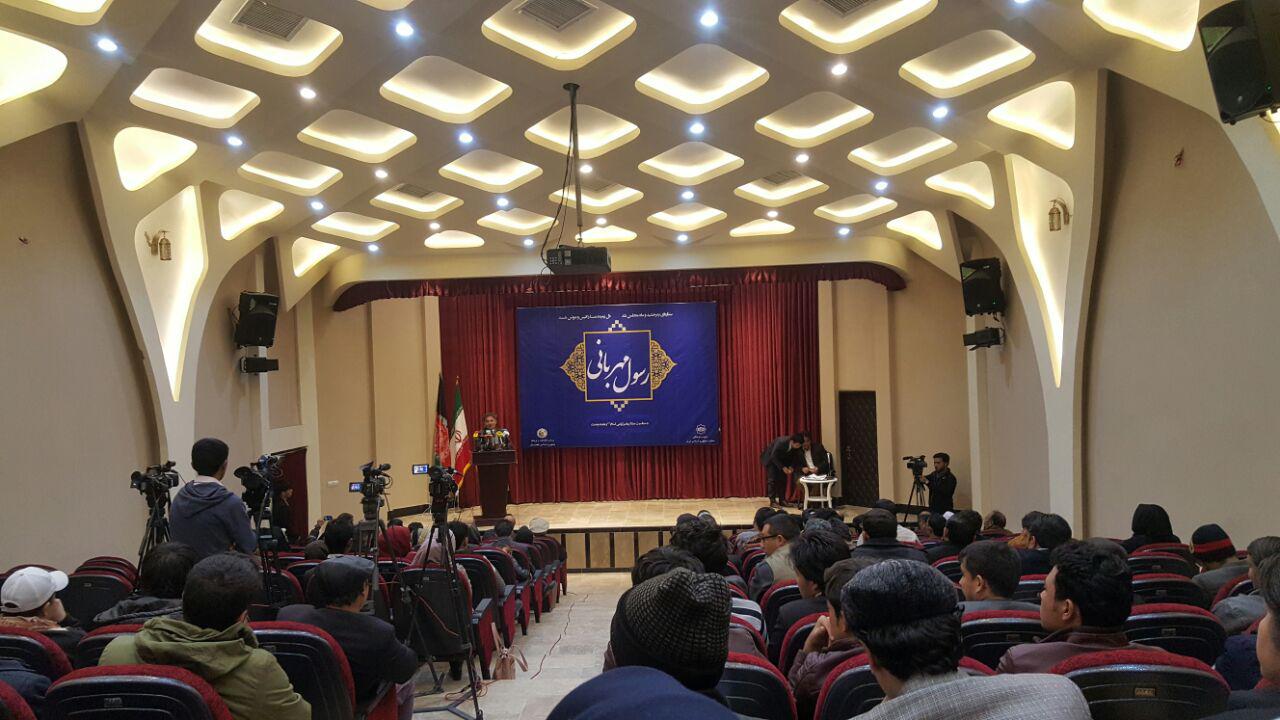 شاعران فرهنگ وحدت را در لابلای شعرهای شان انعکاس دهند
