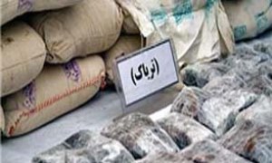توقیف وانت پیکان با بار تریاک