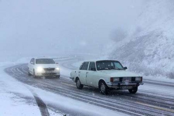 تردد در گردنه های خراسان رضوی با زنجیر چرخ