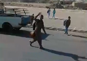 خیابانی خطرناک که دانش&zwnj;آموزان را به کام مرگ می&zwnj;کشاند + فیلم