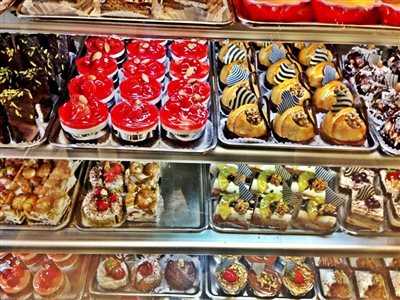 نظارت 13 گروه بر عرضه شیرینی و شکلات شب یلدا در مشهد