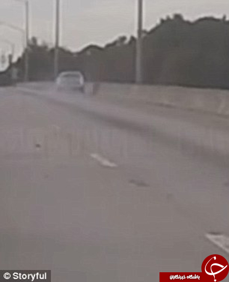 لحظه وحشتناک تصادف خودرو با تیر چراغ برق +تصاویر