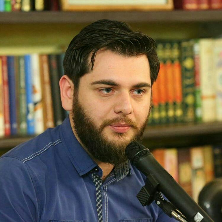 نه/ از شمارش توفیقات شعر گفتن برای آل الله علیهم السلام عاجزم!