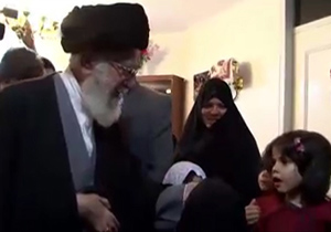 خداحافظی جالب دختر کوچولو با رهبر انقلاب + فیلم