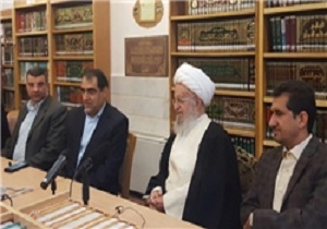 وزیر بهداشت با آیت الله مکارم شیرازی دیدار کرد