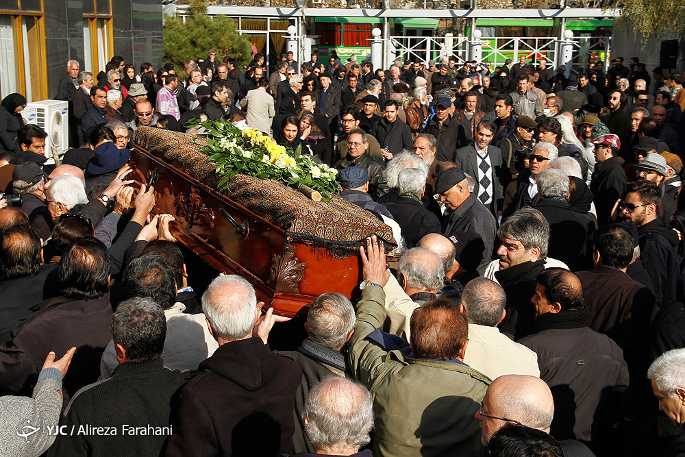 پیکر جعفر والی به سوی خانه ابدی بدرقه شد/ غمی سنگین بر دل جامعه تئاتر در فراق هنرمند پیشکسوت