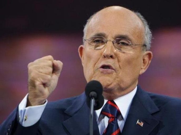 جولیانی از ترامپ برای پیگیری نکردن مسئله ایمیل&zwnj;های کلینتون حمایت کرد