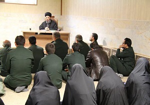 ديدار فرمانده و مسئولین سپاه خوی با امام جمعه اين شهر