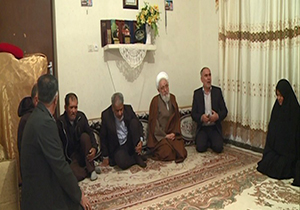 دیدار آیت الله ایمانی با خانواده های شهدای مدافع حرم