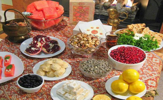 چیدن سفره های سنتی در شب یلدا