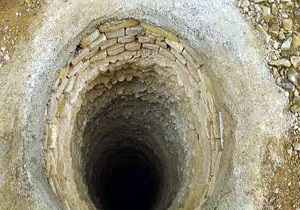 سقوط یک جوان در چاه + تصاویر