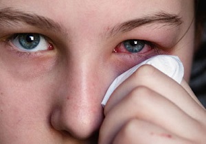 با این دمنوش چشمانتان را درمان کنید/ وسایل آرایشی باعث قی کردن چشم ها می شود