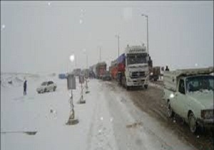 انسداد گردنه شاهرود ـ توسکستان همچنان ادامه دارد