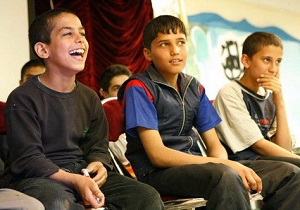 فرزندتان را در تلاطم نوجوانی هرگز رها نکنید