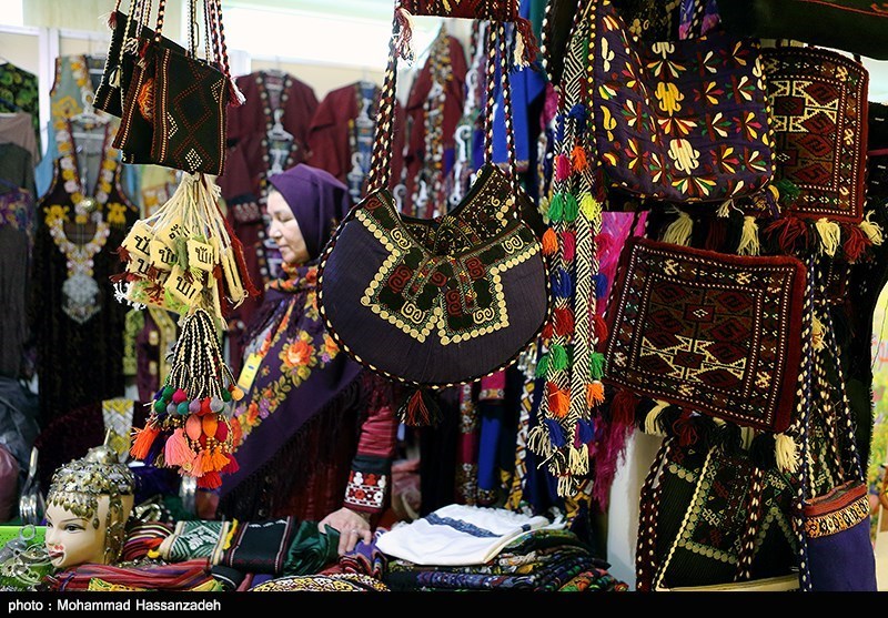 مشهد باید تبدیل به قطب عرضه سوغات در تمام کشور شود